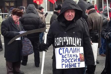 В Москве началось многотысячное шествие коммунистов против повышения тарифов на услуги ЖКХ