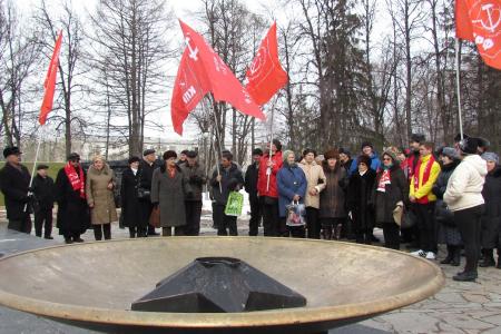 «Верните наши льготы!». Коммунисты Уфы провели митинг протеста