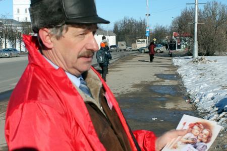 Псковские коммунисты провели праздничный пикет