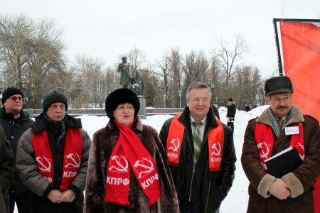 Псковские коммунисты провели митинг в память И.В. Сталина
