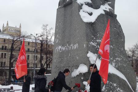 Московский Комсомол: Цветы Марксу