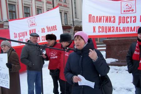«Долой удавку ЖКХ!». В Казани прошел митинг КПРФ