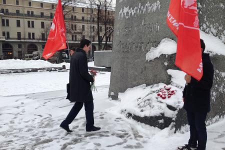 Московский Комсомол: Цветы Марксу