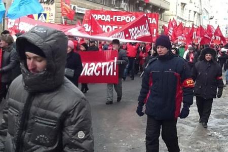 В Москве началось многотысячное шествие коммунистов против повышения тарифов на услуги ЖКХ