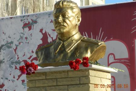 «Прости нас, товарищ Сталин!». Тамбовские коммунисты возложили цветы к бюсту советского лидера