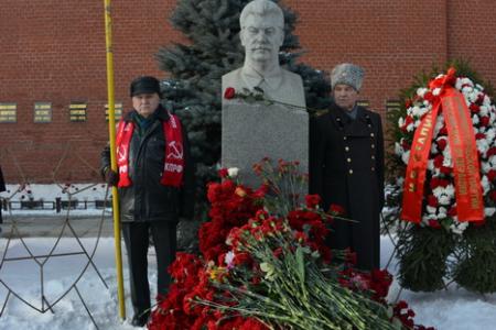 Г.А. Зюганов: «Учиться у Ленина и Сталина!» Коммунисты возложили цветы к могиле Генералиссимуса Победы