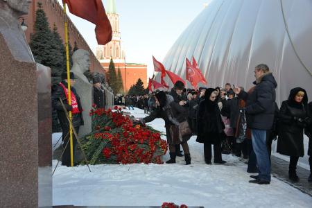 Г.А. Зюганов: «Учиться у Ленина и Сталина!» Коммунисты возложили цветы к могиле Генералиссимуса Победы