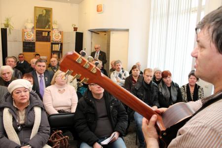 Александр Цуркан дал концерт псковским коммунистам