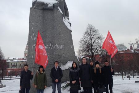 Московский Комсомол: Цветы Марксу