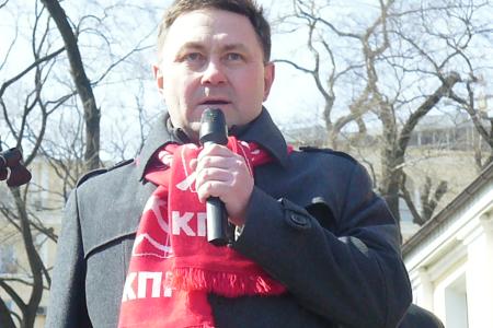 Требования митингующих во Владивостоке: Отменить правительственное Постановление N354 и грабеж под флагом ОДН, "Путина - в отставку!", "Думе - ратифицировать ст.20 Конвенции ООН против коррупции"
