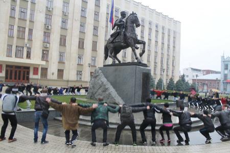 Молодые коммунисты Краснодара приняли участие в молодежном  спортивном забеге «Кубань против Кубаны», «Нет фестивалю разврата и алкоголизма»
