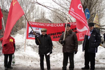 Управляющие компании - под контроль государства! Барнаульские коммунисты провели серию пикетов