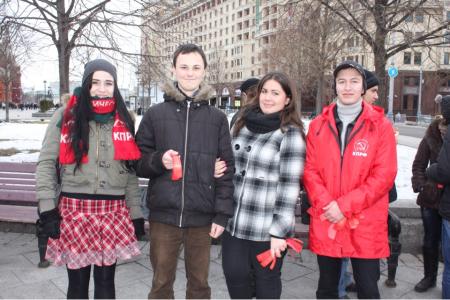 Комсомольцы Москвы: Наше Знамя - Красное!