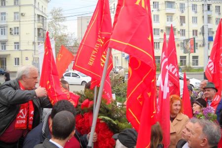 Краснодар: Возложение цветов к памятнику Ильичу состоялось, несмотря на провокацию