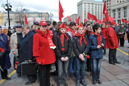 Сама история доказала правоту Ленина! Коммунисты во главе с Г.А. Зюгановым возложили цветы к Мавзолею на Красной площади