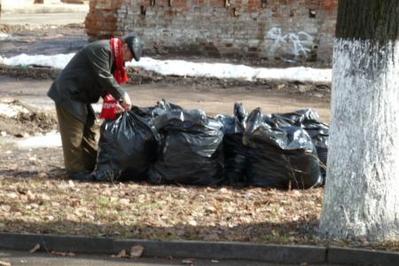Коммунисты и комсомольцы Костромы дружно поработали на ленинском субботнике