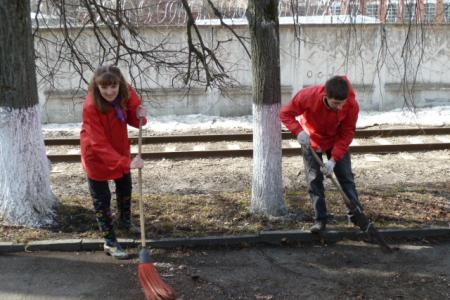 Коммунисты и комсомольцы Костромы дружно поработали на ленинском субботнике