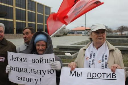 В Екатеринбурге прошел пикет в поддержку законопроекта фракции КПРФ в Законодательном Собрании Свердловской области «О Знамени Победы»