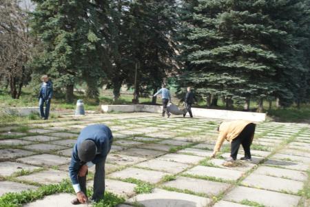 В День космонавтики коммунисты Черкесска вышли на субботник