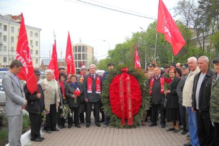 Краснодар: Возложение цветов к памятнику Ильичу состоялось, несмотря на провокацию