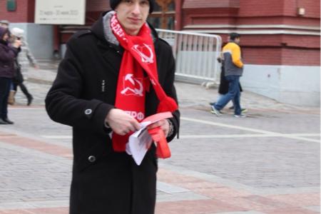 Комсомольцы Москвы: Наше Знамя - Красное!