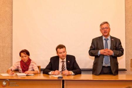 Депутат Госдумы А.А.Андреев провел встречи с избирателями Архангельской области: Обсуждены проблемы ЖКХ, развала образования, раздудых штатов Областного собрания