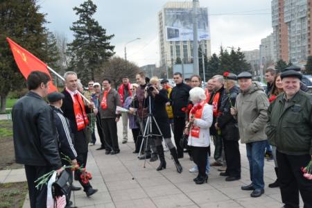 Ростовские коммунисты провели митинг по случаю Дня космонавтики