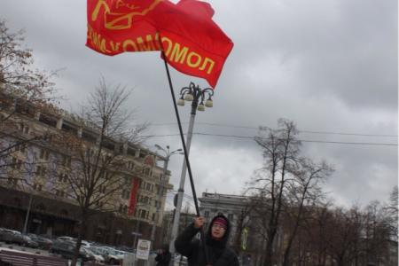 Комсомольцы Москвы: Наше Знамя - Красное!