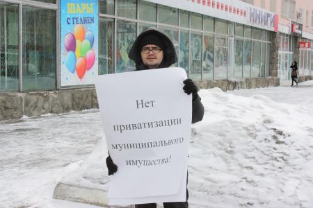 Хабаровский край. Одиночные пикеты в защиту книжных магазинов прошли в Комсомольске-на-Амуре