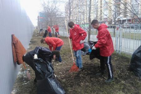 Вычистим всю грязь из России! Комсомольцы провели субботник в Екатеринбурге