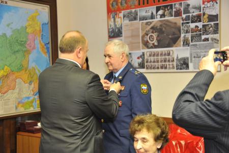 12 апреля Г.А. Зюганов вручил памятные медали ЦК КПРФ космонавтам и сотрудникам космической отрасли