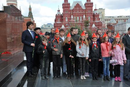 Сама история доказала правоту Ленина! Коммунисты во главе с Г.А. Зюгановым возложили цветы к Мавзолею на Красной площади