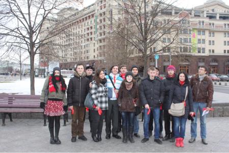 Комсомольцы Москвы: Наше Знамя - Красное!