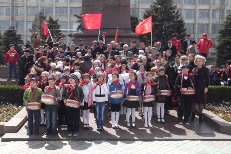 Махачкала. 22 апреля группу школьников приняли в пионеры