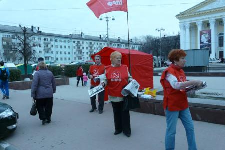 В Рязани прошли красные пикеты