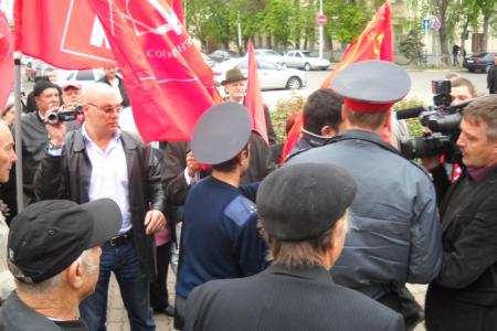 Краснодар: Возложение цветов к памятнику Ильичу состоялось, несмотря на провокацию