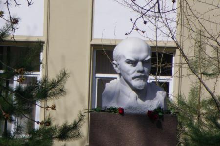 Коммунисты столичного местного отделения «Мичуринское» предложили взять под партийный контроль памятные места, связанные с именем В.И. Ленина