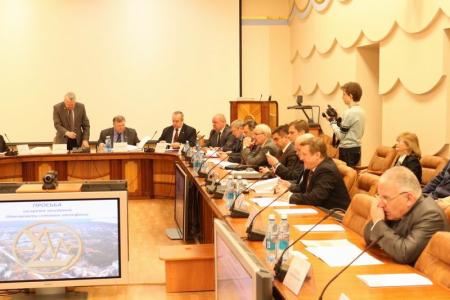  Ученые и депутаты обсудили проблемы обороноспособности страны. Визит В.П.Комоедова в новосибирский Академгородок