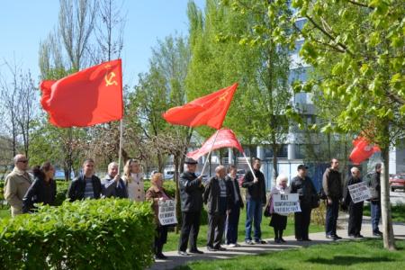 "Руки прочь от народного избранника Владимира Бессонова". Пикет в Ростове-на-Дону