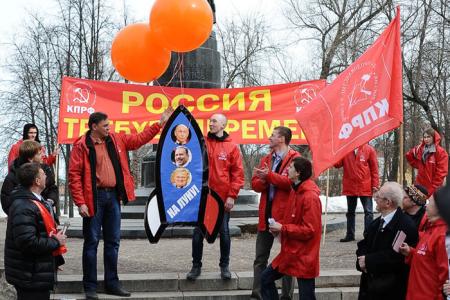 В День космонавтики коммунисты Иваново провели «красную улицу» и пикет
