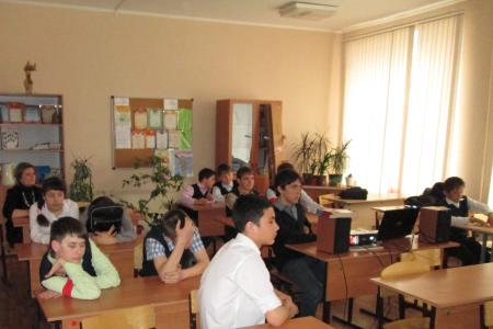 Самарские комсомольцы провели выездной киноклуб для школьников, посвященный Дню космонавтики