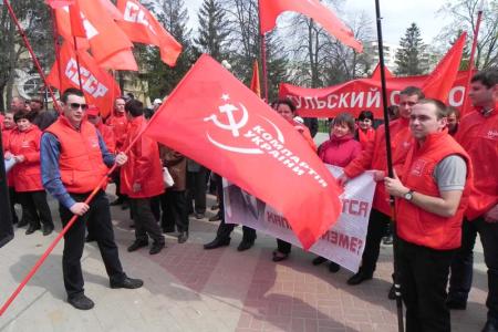 Массовая протестная акция в Белгороде: "Защитим нашу историю!", "Позор вандалам из "Единой России", разрушающим памятники В.И.Ленину!"