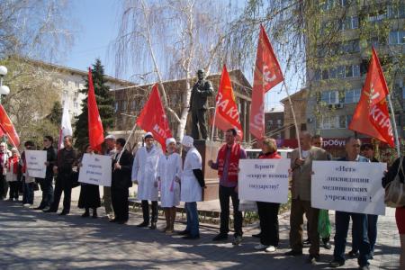 В Волгограде коммунисты провели «панихиду» по здравоохранению в области