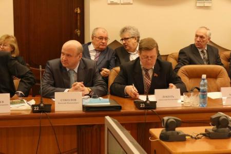 Ученые и депутаты обсудили проблемы обороноспособности страны. Визит В.П.Комоедова в новосибирский Академгородок