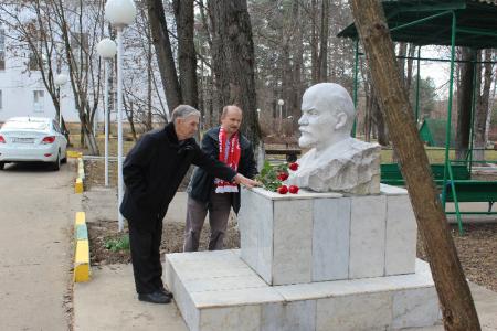 Коммунисты столичного местного отделения «Мичуринское» предложили взять под партийный контроль памятные места, связанные с именем В.И. Ленина
