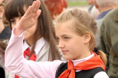 Волгоградская область: В День рождения В.И. Ленина волжские коммунисты повязали красные галстуки юным волжанам