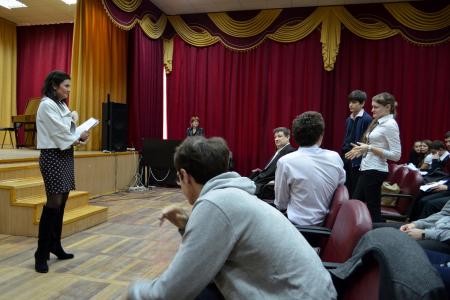 Белгородская область. Комсомольцы провели круглый стол со школьниками в Старом Осколе