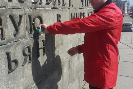 В канун дня рождения В.И. Ленина в Екатеринбурге коммунисты организовали два пробега: автомобильный и конный 