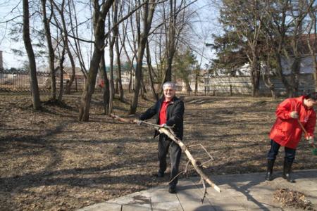 Татарстан. Нижнекамские коммунисты провели субботник и возложили цветы к памятнику В.И. Ленина