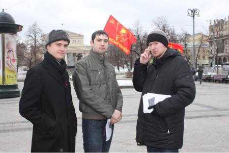 Комсомольцы Москвы: Наше Знамя - Красное!